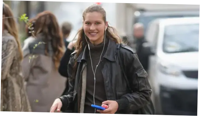 Penjualan Earphone Berkabel Melonjak di Era Teknologi Nirkabel