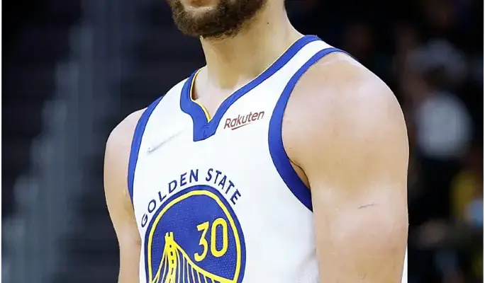 Stephen Curry: Sang Bintang yang Membawa Warriors ke Puncak