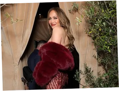 Berita Terkini: Jepang, J-Lo, J Trust Bank, dan Jessie J