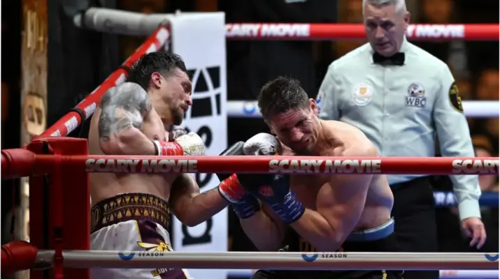 Pertarungan Sengit Usyk vs Rico: Kontroversi dan Kemenangan