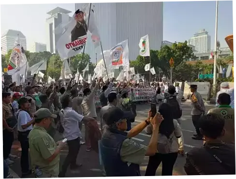 Aksi Demo di Jakarta: Pengendara Diminta Waspada dan Menghindari Ruas Jalan yang Diblokir