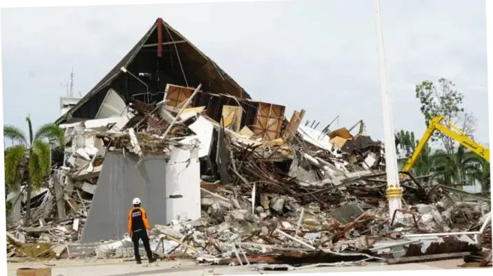 Bumi Menghadapi Krisis: Gempa, Iklim, dan Masa Depan