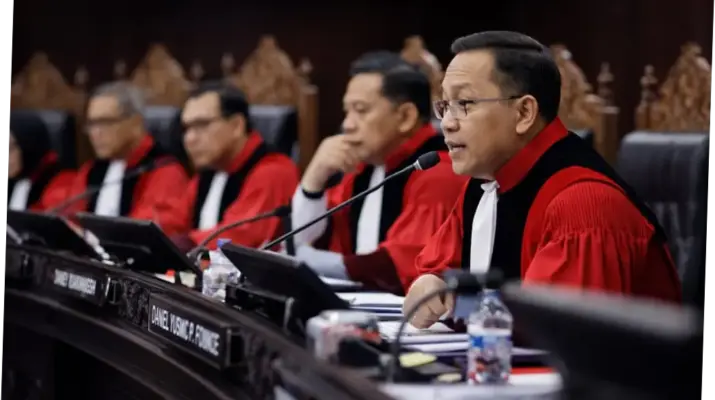 Mahkamah Konstitusi Republik Indonesia: Tinjauan Komprehensif atas Peran dan Fungsi