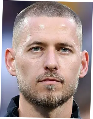 Waldemar Anton: Profil Pemain Borussia Dortmund yang Diburu Klub-Klub Eropa