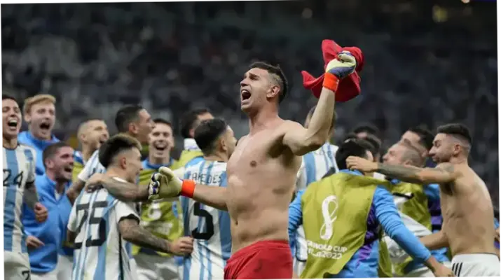 Emiliano Martínez: Pertarungan Antar Klub untuk Mendapatkan Penjaga Gawang Terbaik