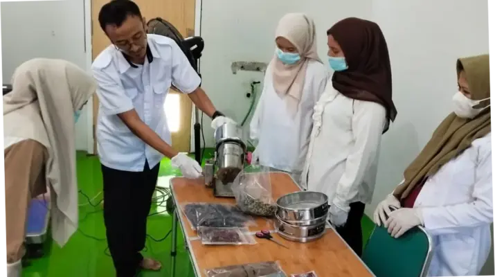 KUPS Perempuan Batang Tingkatkan Nilai Pengolahan Bunga Telang dan Rosella